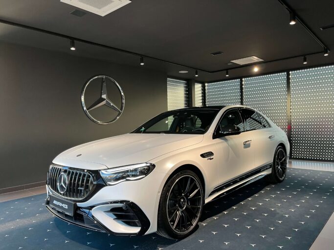 Mercedes-AMG E 53 HYBRID 4