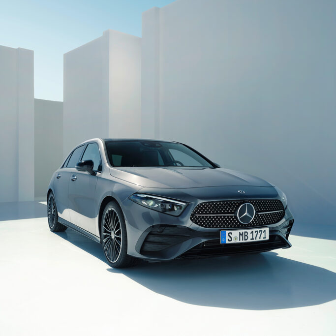 <ul>
 	<li>Variant výbavy v hodnote 6 150 € v cene</li>
 	<li>Financovanie na 3 roky bez navýšenia</li>
 	<li>Servisná zmluva ServiceCare 4</li>
 	<li>Záruka predĺžená na 4 rok</li>
</ul>
<span style="text-decoration: underline;"><span style="color: #ffffff;"><a style="color: #ffffff; text-decoration: underline;" href="https://motorr.sk/mercedes/car/?search=&tax_karoseria%5B%5D=3465&tax_trieda%5B%5D=3485&tax_stav%5B%5D=3540">SKLADOVÉ VOZIDLÁ</a></span></span>