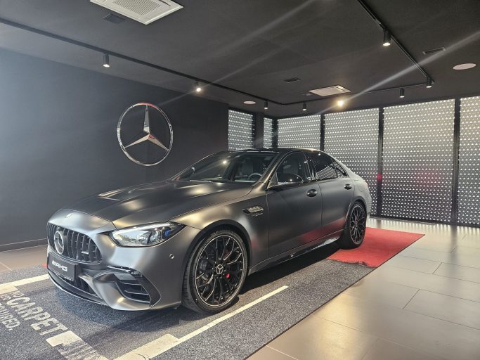 Mercedes-AMG C 63 S E PERFORMANCE sedan