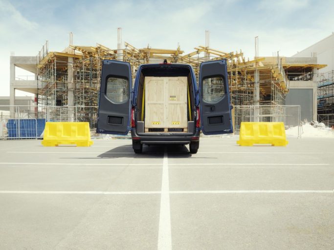 Vybrané skladové vozidlá Sprinter Van a Chassis sú dostupné okamžite so zvýhodnením až 12 679 € s DPH. Ponuka platí do vypredania zásob.