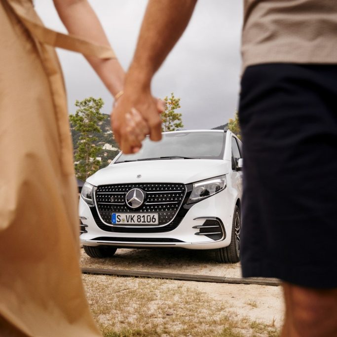 Každá nová Trieda V prichádza s bezplatnou údržbou na 6 rokov alebo 160 000 km, predĺženou zárukou 2+1 rok až do 425 000 km a asistenčnou službou Mobilo na 30 rokov — všetko v cene vozidla.