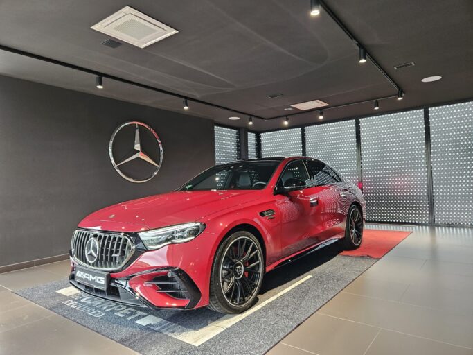 Mercedes-AMG E 53 HYBRID 4MATIC+ sedan