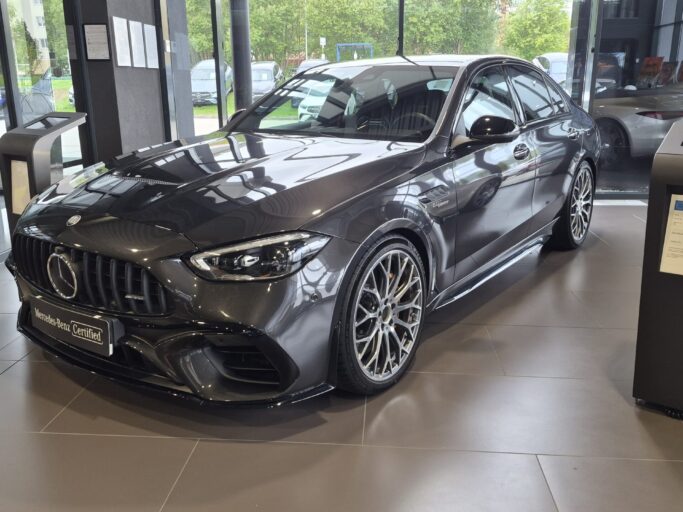 Mercedes-AMG C 63 S E PERFORMANCE sedan